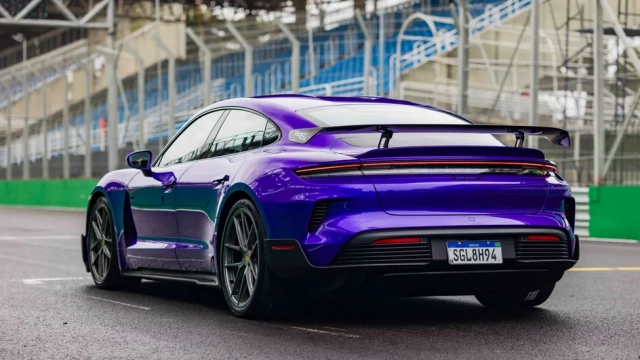 Porsche Taycan Turbo GT em Interlagos