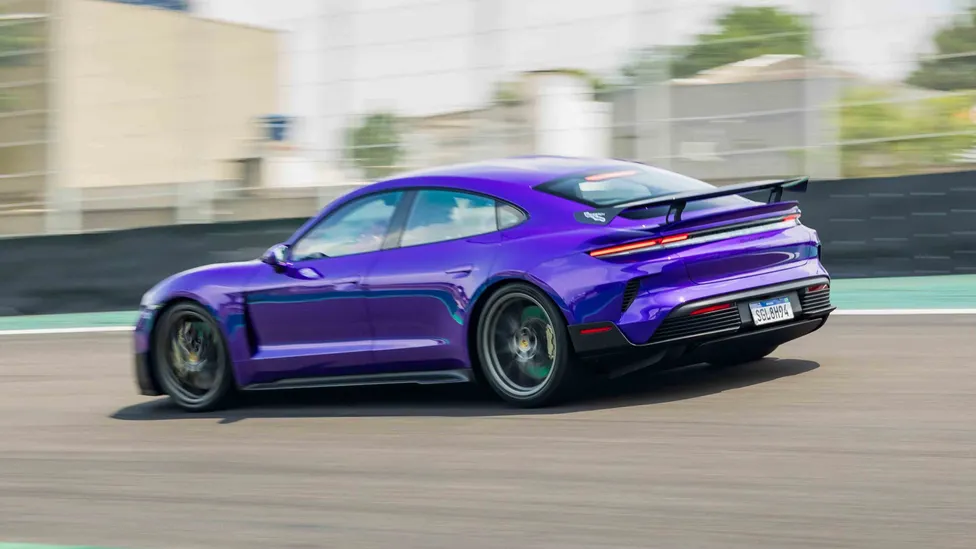 Porsche Taycan Turbo GT em Interlagos