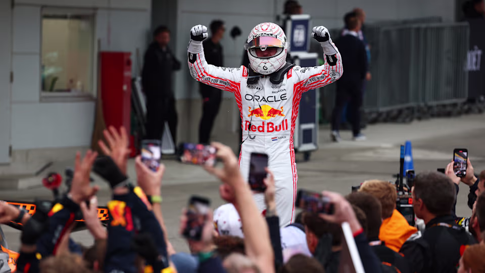 Verstappen festejou pela primeira vez este ano