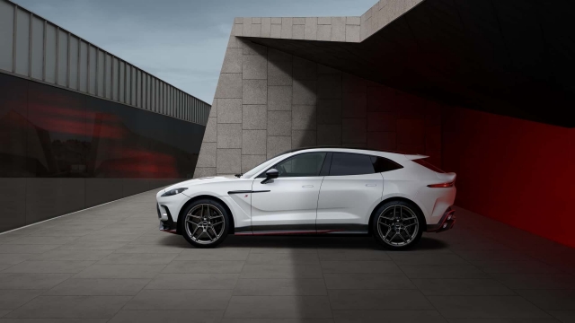 Aston Martin DBX S