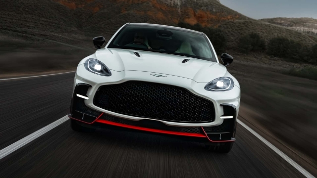 Aston Martin DBX S