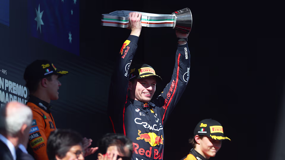Verstappen celebra em Ímola