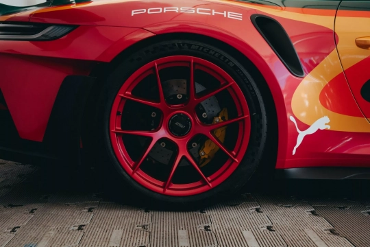 Dua Lipa Rennstall Porsche 911 GT3 RS Top Gear