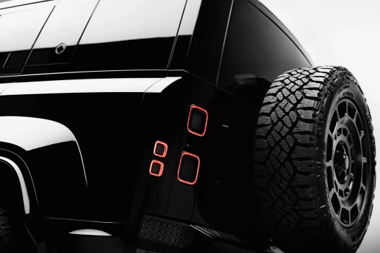 Land Rover Defender OCTA Black