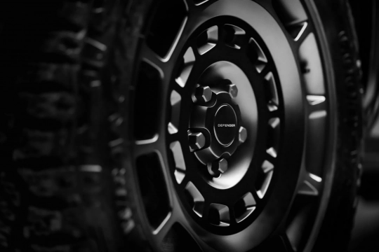 Land Rover Defender OCTA Black