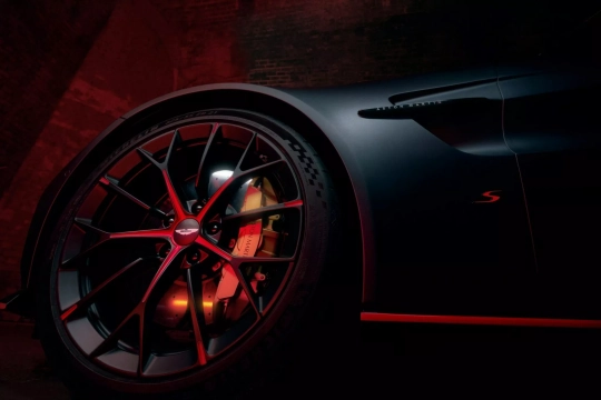Aston Martin Vantage S