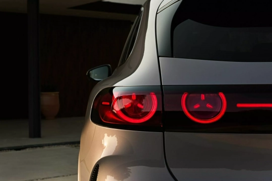 Mercedes-Benz GLC com EQ Technology
