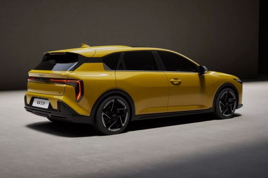 Kia K4 5dr
