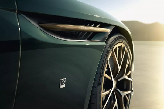 Aston Martin DB12 Volante