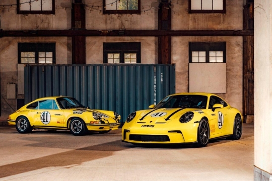 Porsche 911 S/T 2.5 de 1972 restaurado, com o S/T moderno