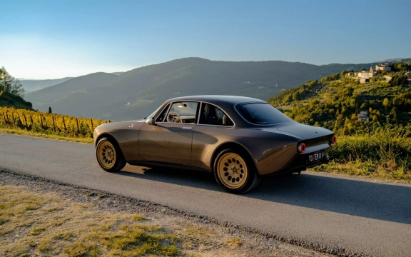 Totem Alfa Romeo GT Super "Farina"
