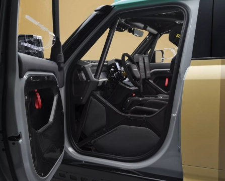 Land Rover Defender D7X-R