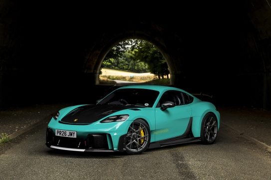 Render do Porsche 718 Cayman a combustão - autoria da Autocar