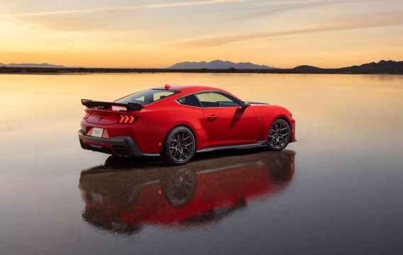 Ford Mustang Dark Horse SC