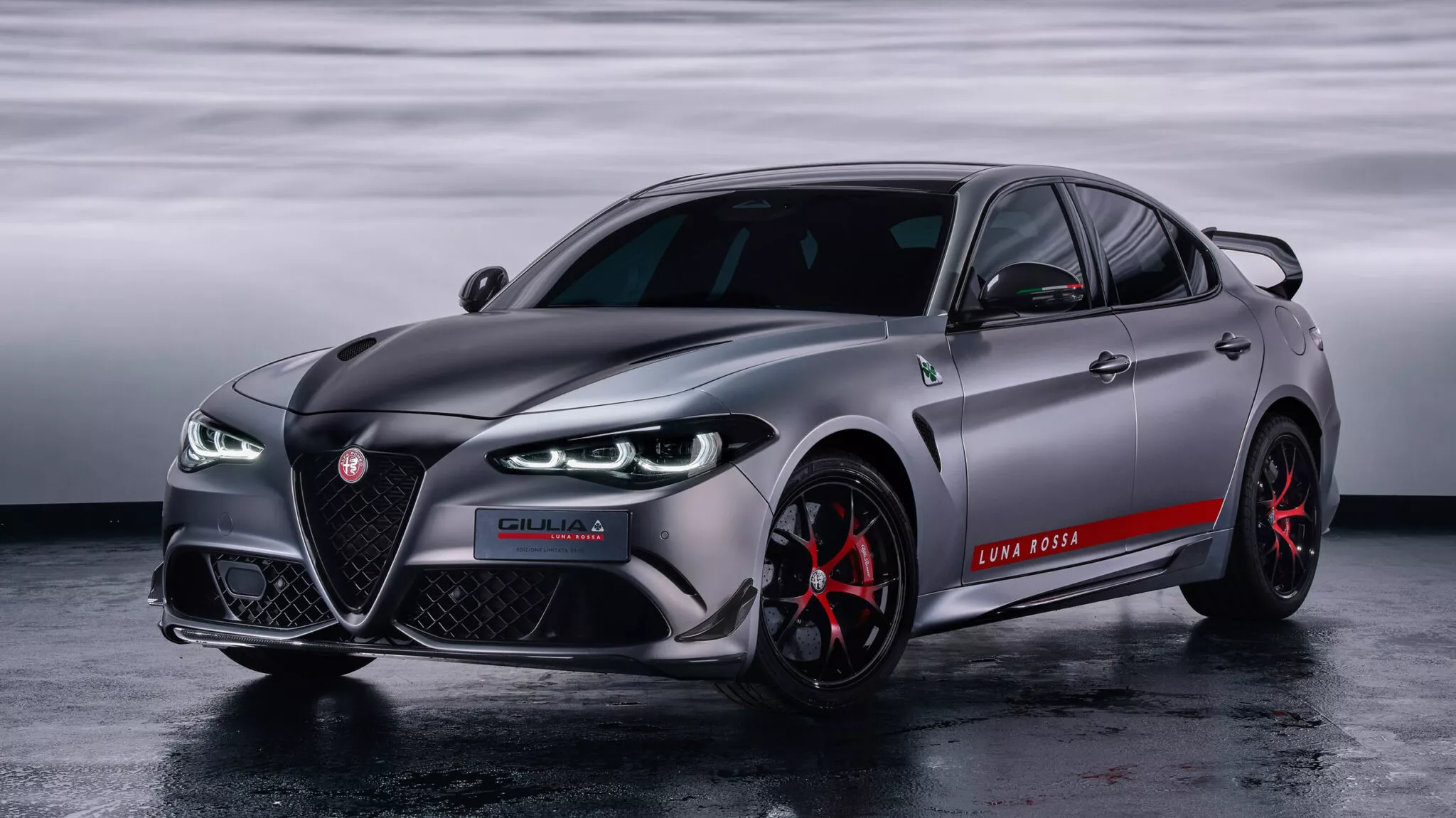 Alfa Romeo Giulia Quadrifoglio Luna Rossa