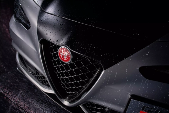 Alfa Romeo Giulia Quadrifoglio Luna Rossa