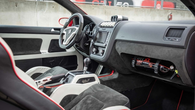 VW Golf GTI W12-650