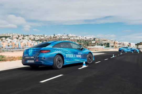 Mercedes-Benz EQS