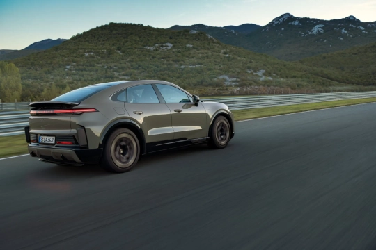 Porsche Cayenne EV Coupé