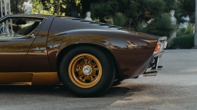 Lamborghini Miura SV