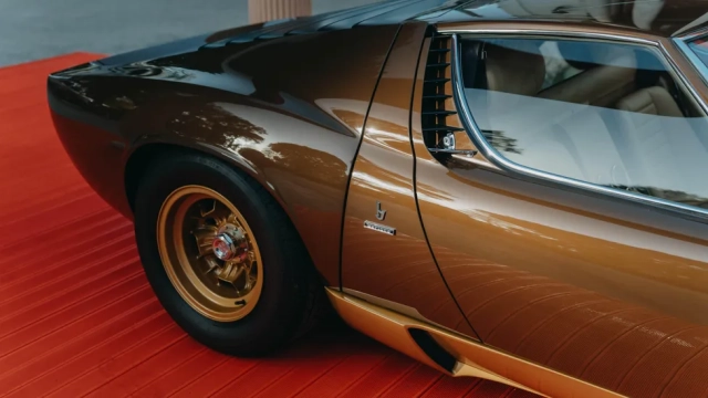 Lamborghini Miura SV