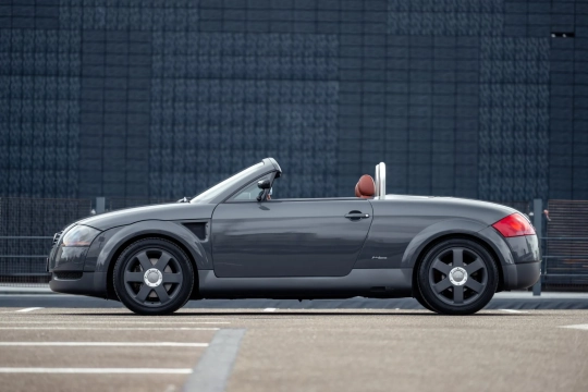 Audi TT Roadster restomod Autoforma