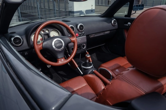 Audi TT Roadster restomod Autoforma