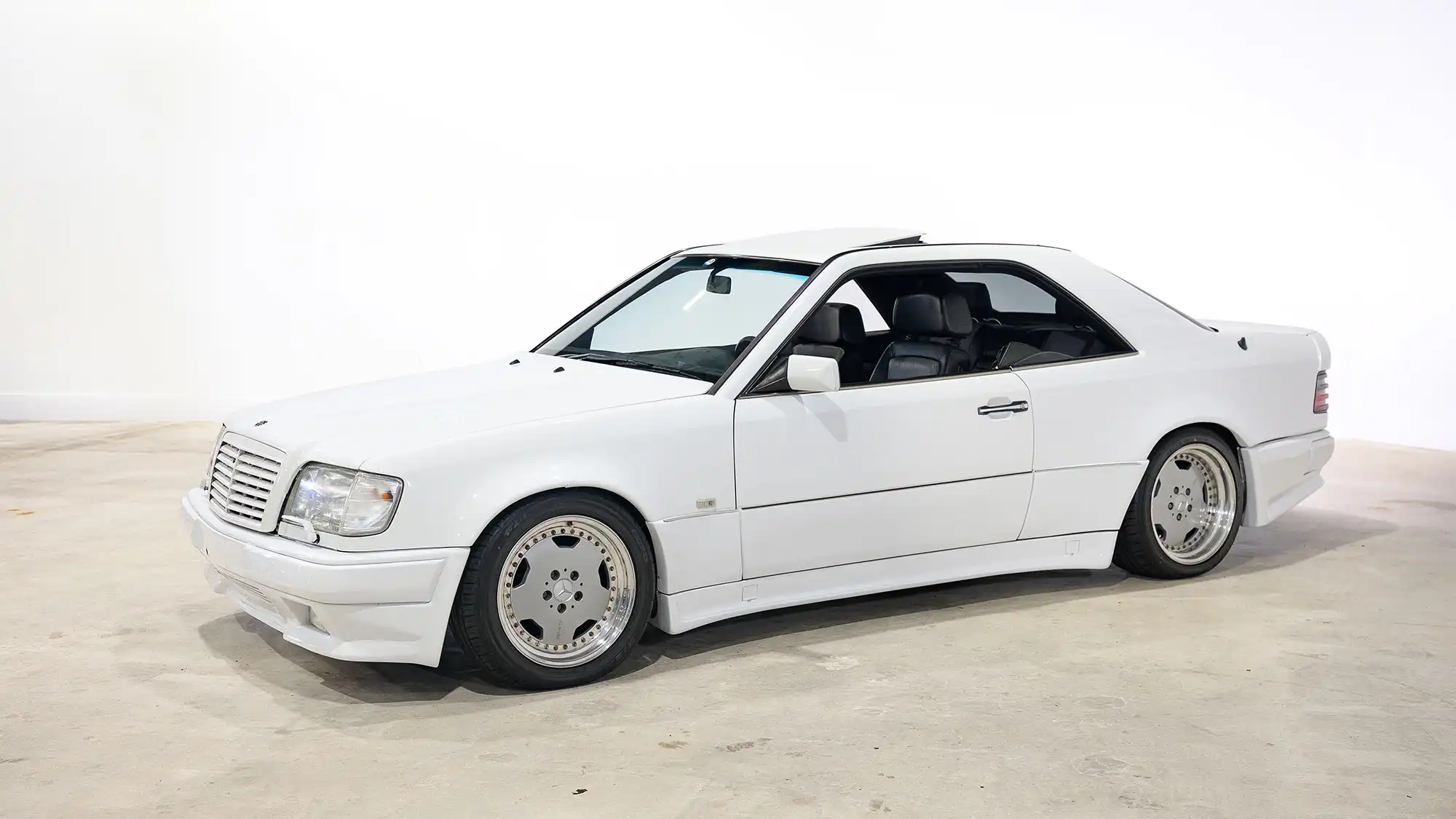Mercedes-Benz 300 CE-24 (C 124) Vitt Performance Widebody