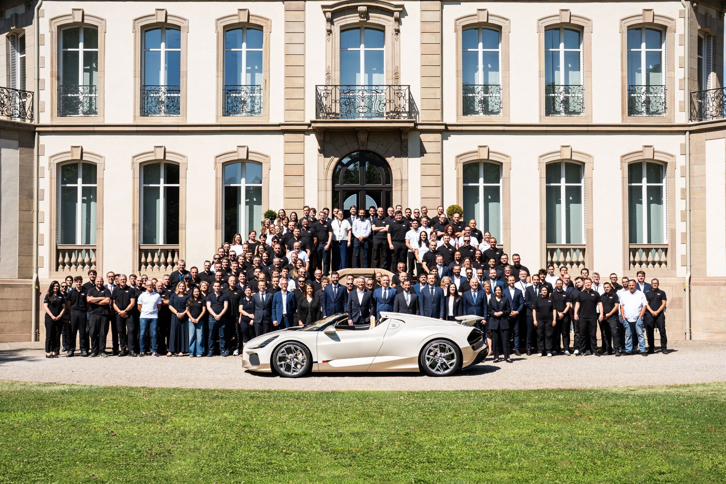 Bugatti despede-se do W16 Mistral