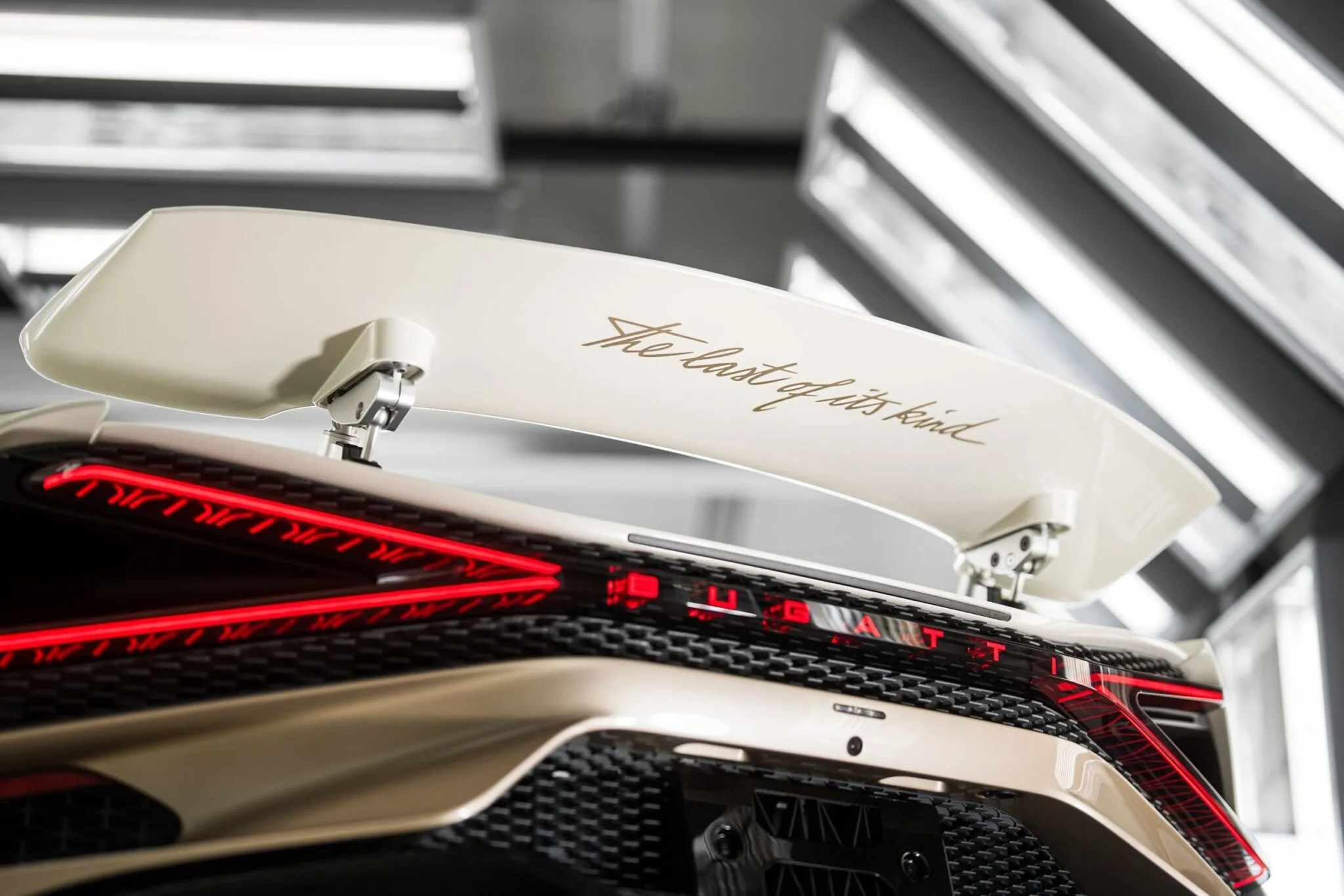 Bugatti despede-se do W16 Mistral