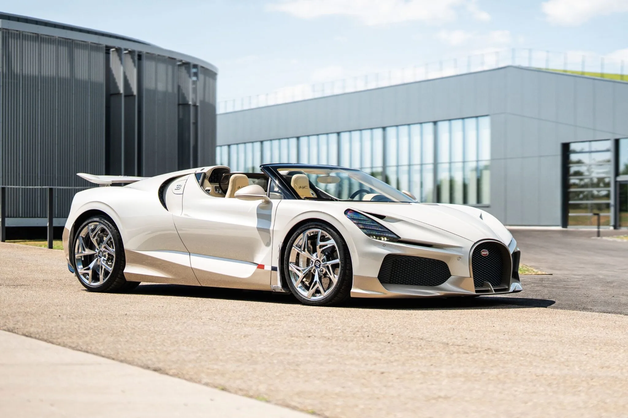 Bugatti despede-se do W16 Mistral