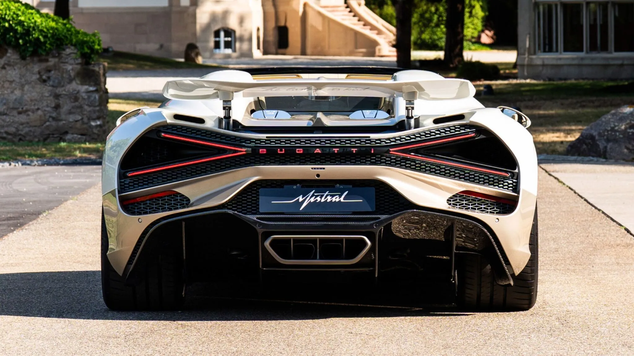 Bugatti despede-se do W16 Mistral