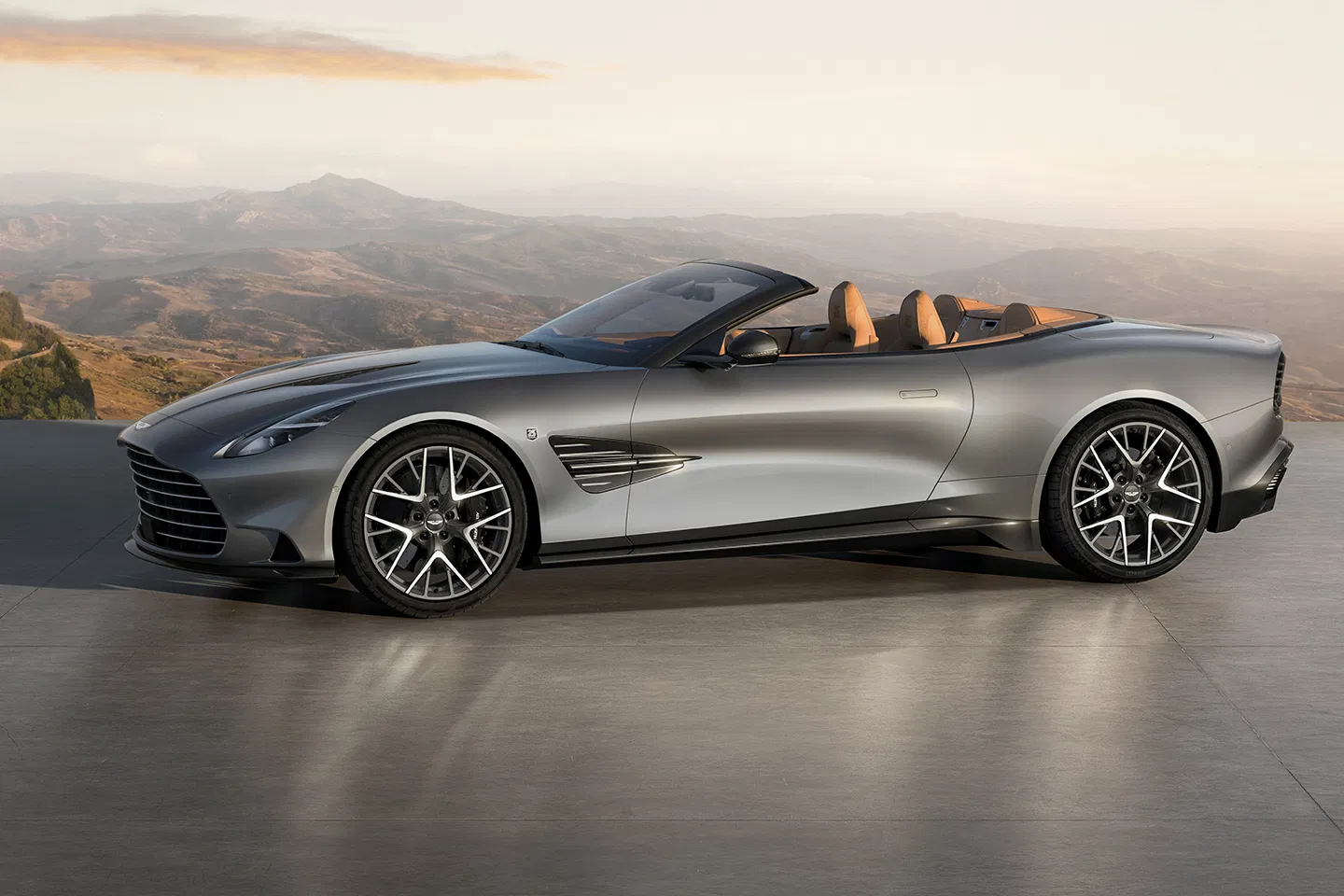 Aston Martin Vanquish 25