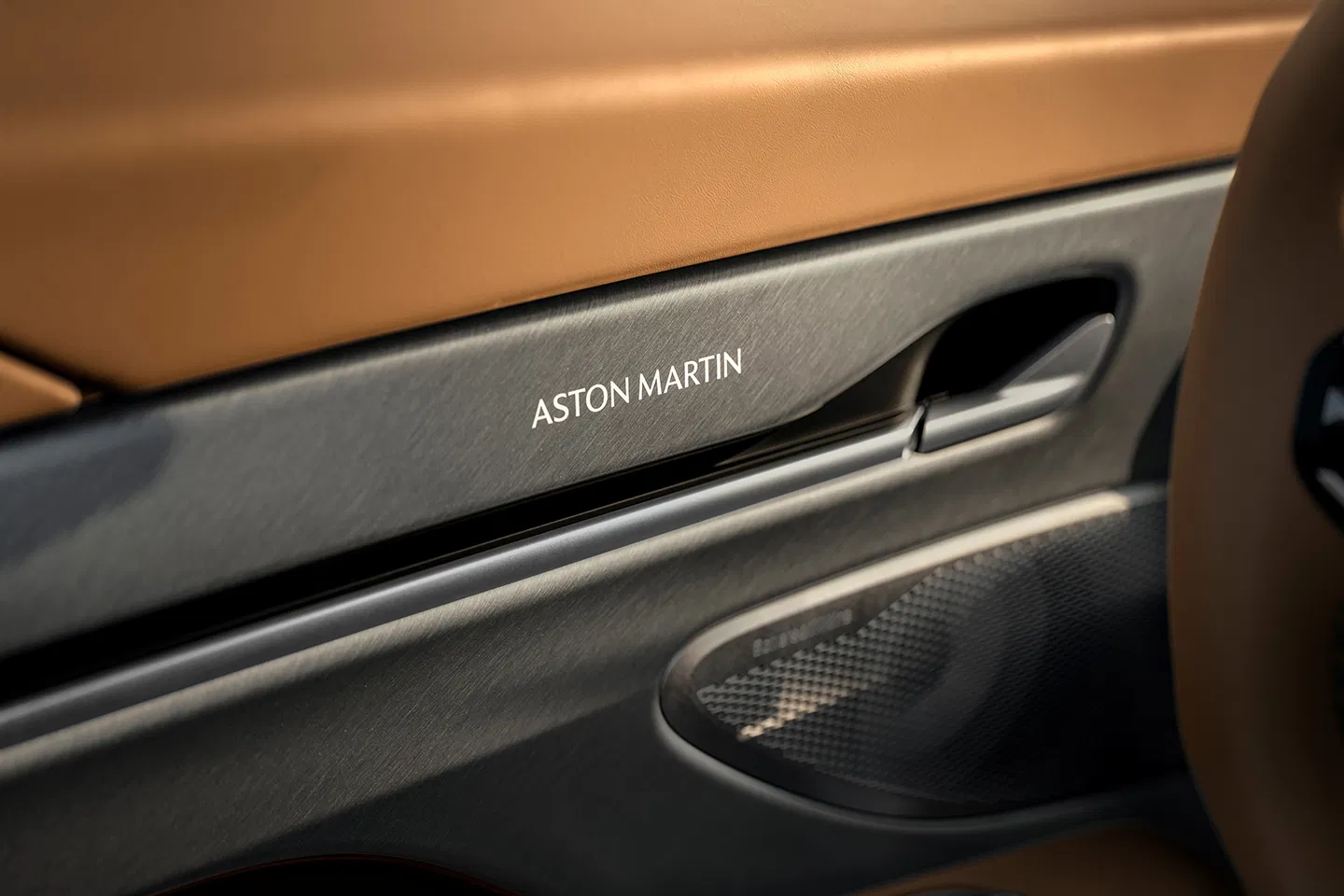 Aston Martin Vanquish 25