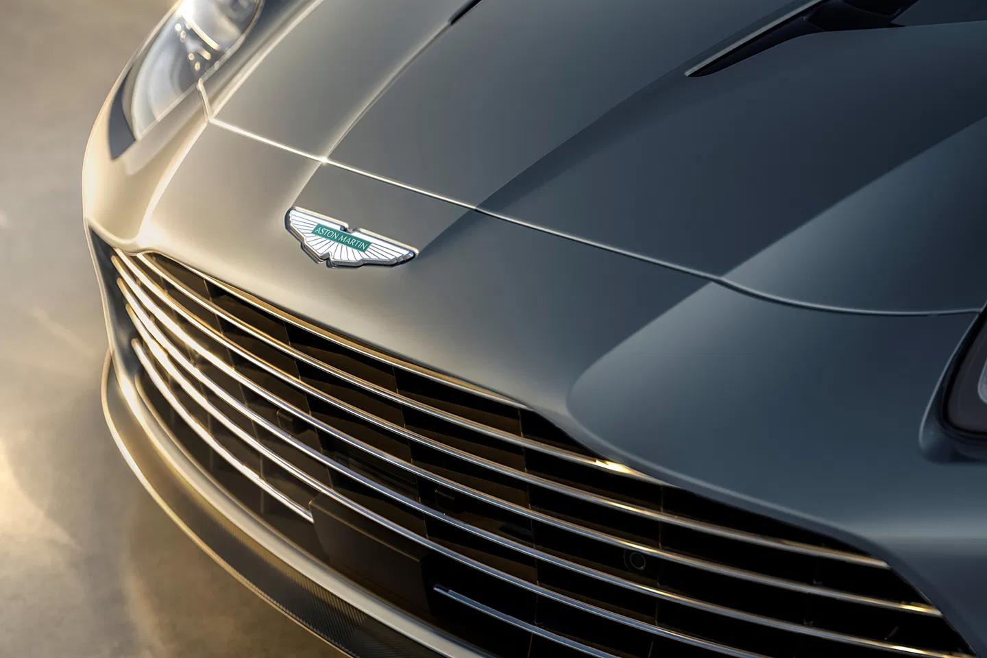 Aston Martin Vanquish 25