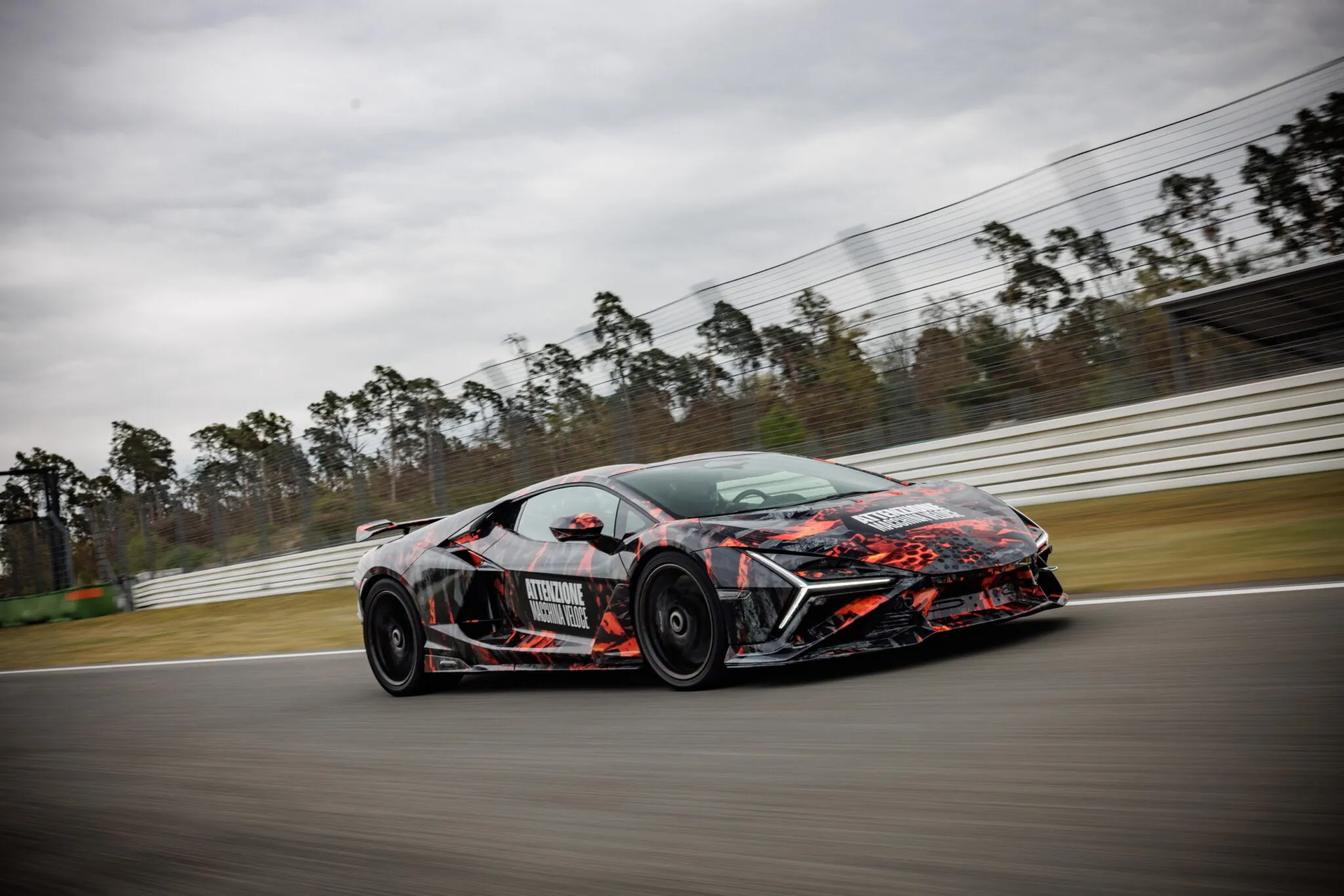 Lamborghini Revuelto SV