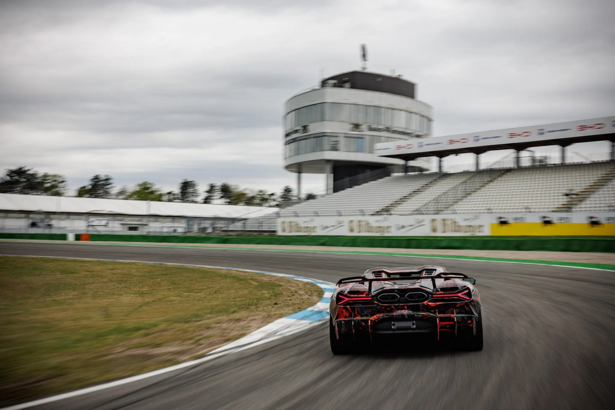 Lamborghini Revuelto SV