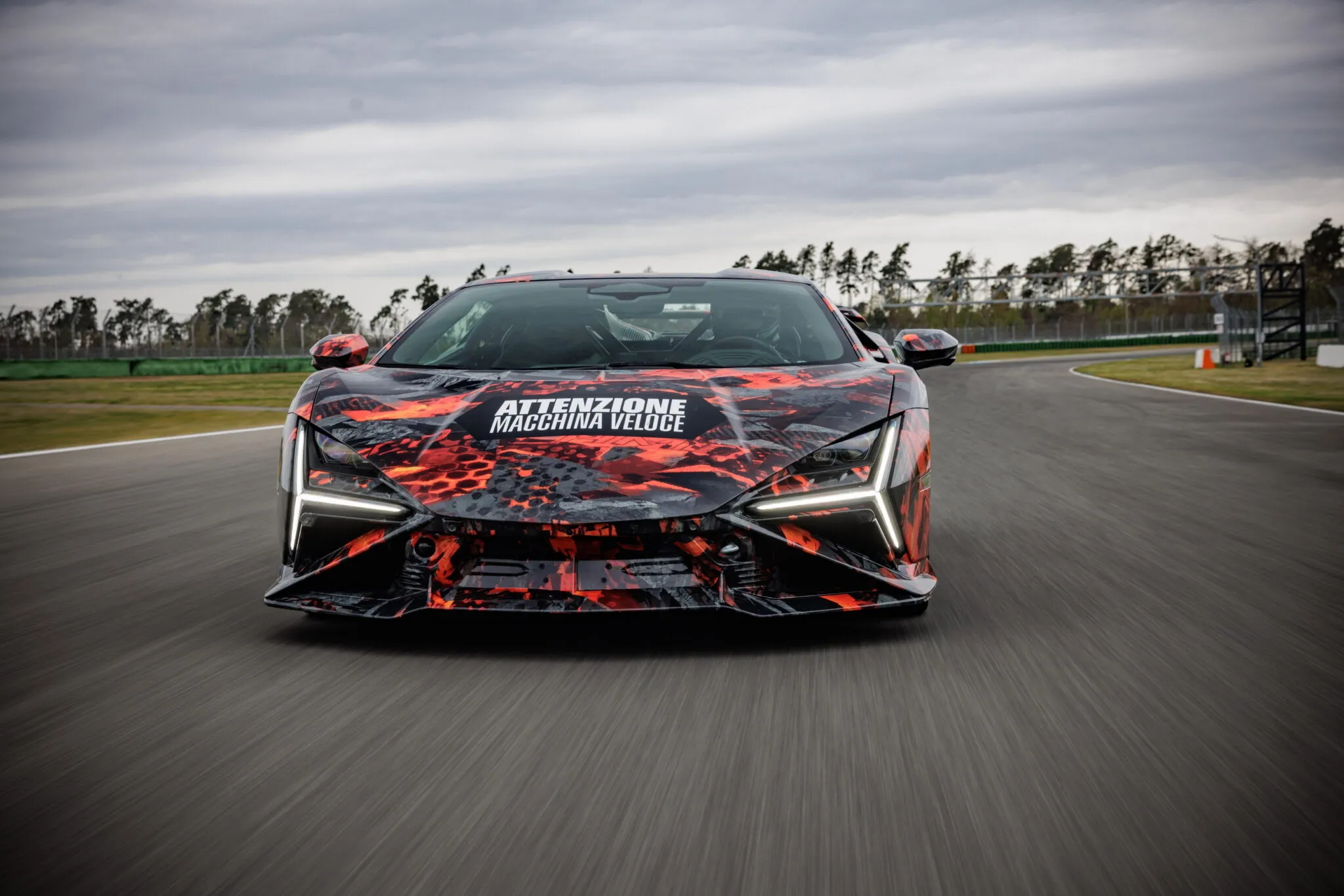 Lamborghini Revuelto SV