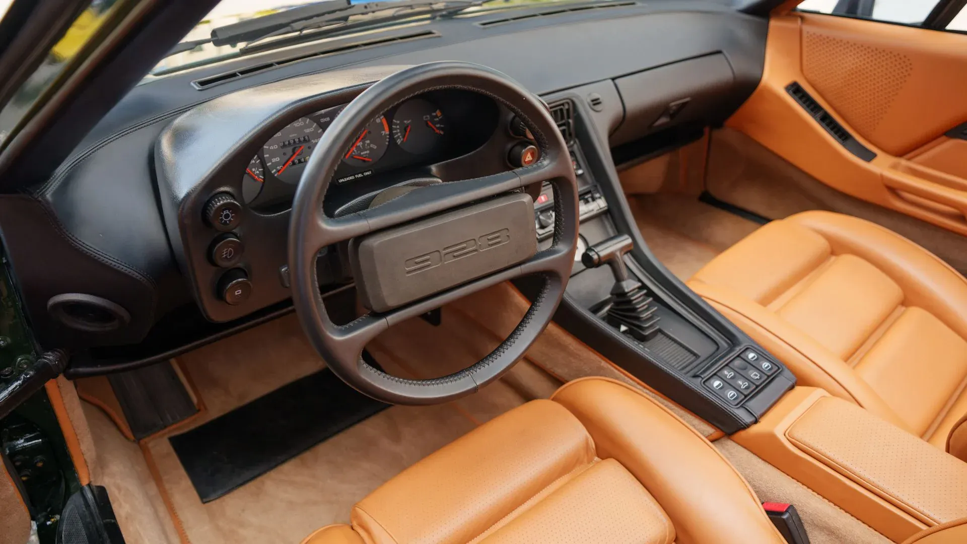 Porsche 928 Cabriolet Straman
