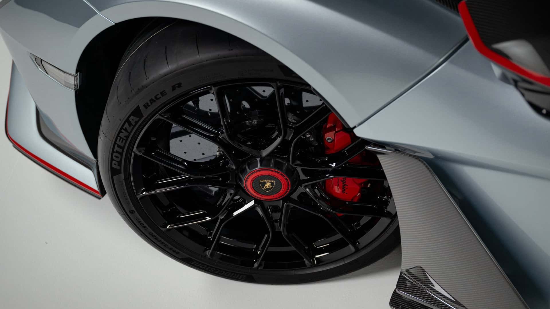 Lamborghini Revuelto SV