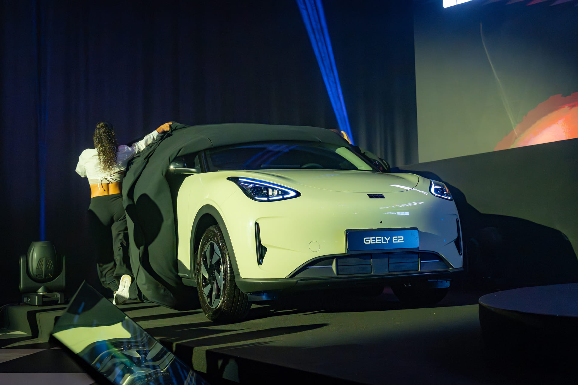Geely E2