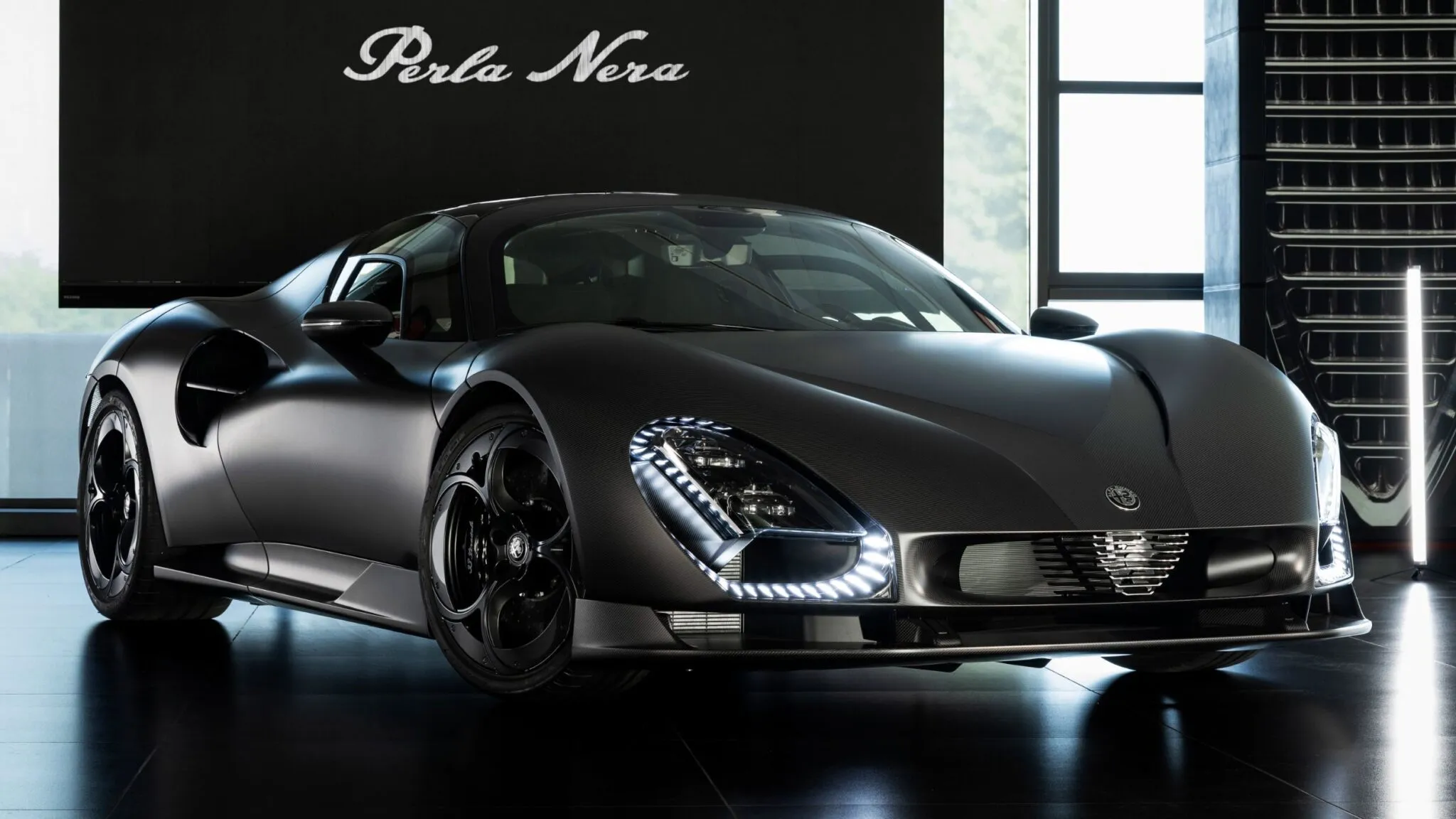 Alfa Romeo 33 Stradale Perla Nera