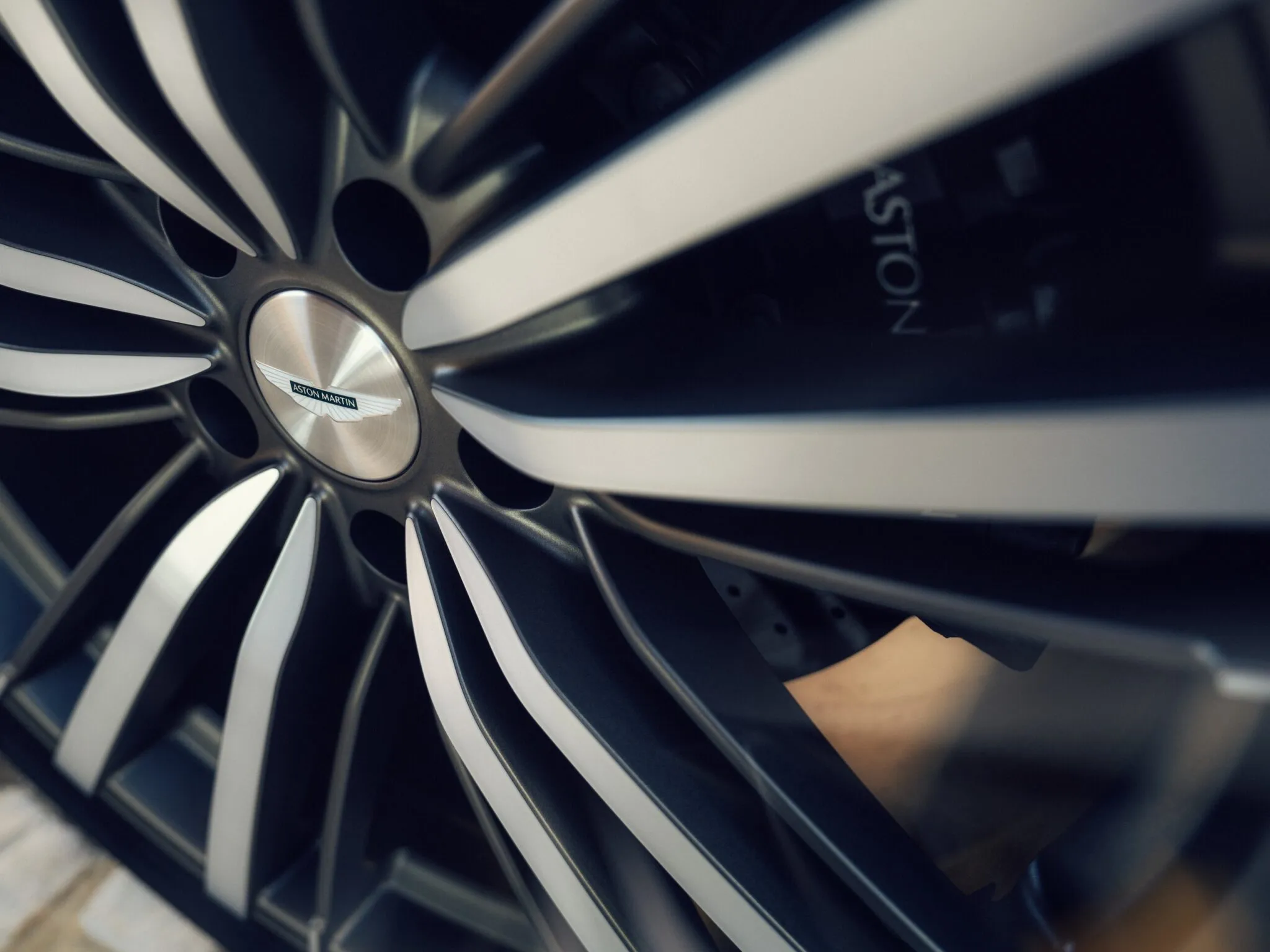 Aston Martin DBX GT
